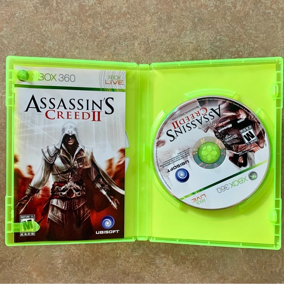 Assassin's Creed II for Xbox 360 - Green Case - Picture 3 of 3